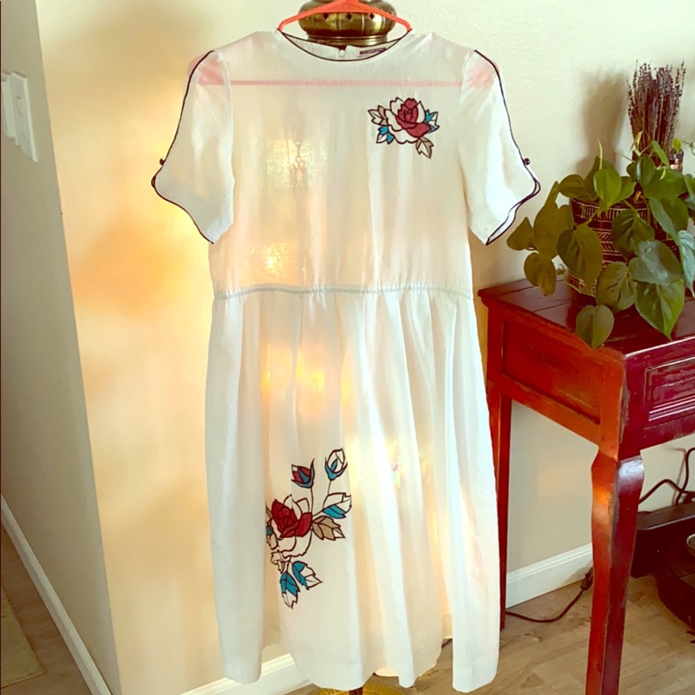 Vintage dress, size small, white with flowers!